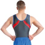 Turntrikot mit kurzen Paspeln vorne und hinten