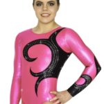 Turnanzug Langarm in pink mit schwarzen Einsätzen auf der linken Seite